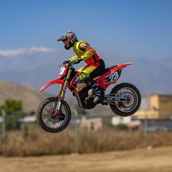 Losi RC Motorcycle Promoto-MX 1/4 Motorcycle Ready-to-Run Battery and Charger - Image 4